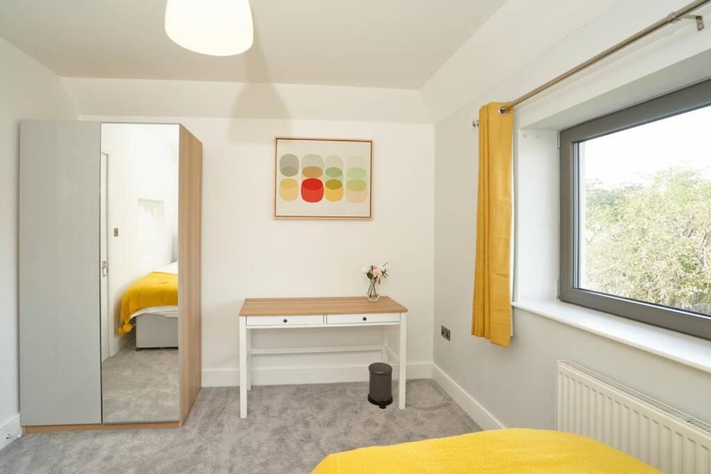 Home From Home - 4 Double Bed House With Parking Slough Exterior foto