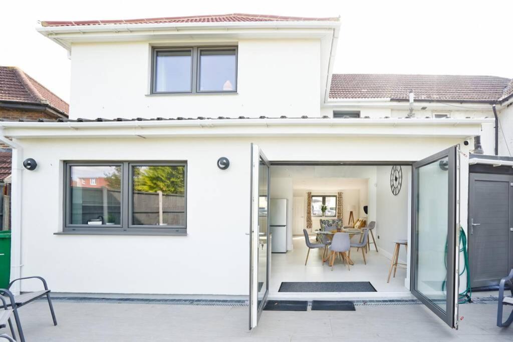 Home From Home - 4 Double Bed House With Parking Slough Exterior foto