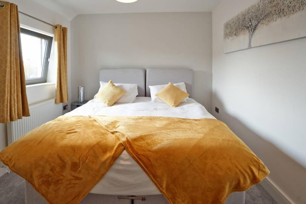 Home From Home - 4 Double Bed House With Parking Slough Exterior foto